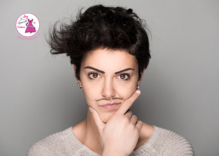 Moda donna con i baffi