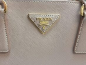 Pelle Saffiano cos'è e perché rappresenta la moda di lusso