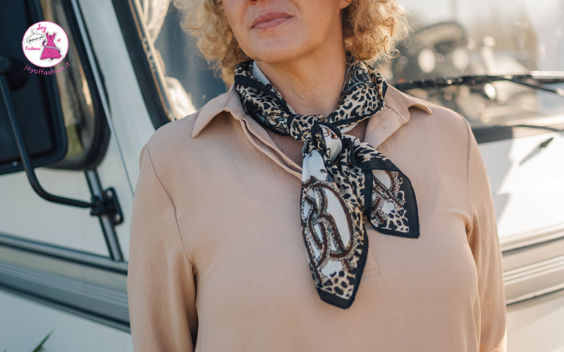Rughe del collo come camuffarle con un foulard senza rinunciare allo stile